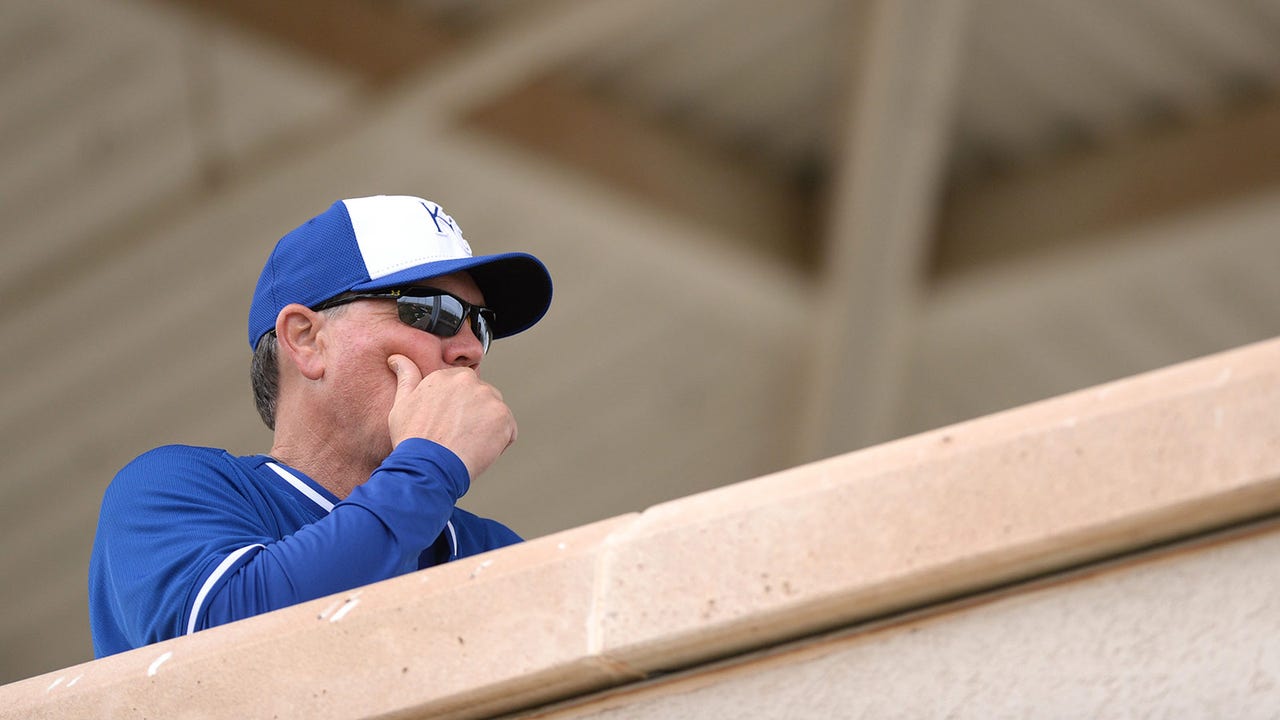 Royals blast Rangers 11-1 to win first spring game of 2014